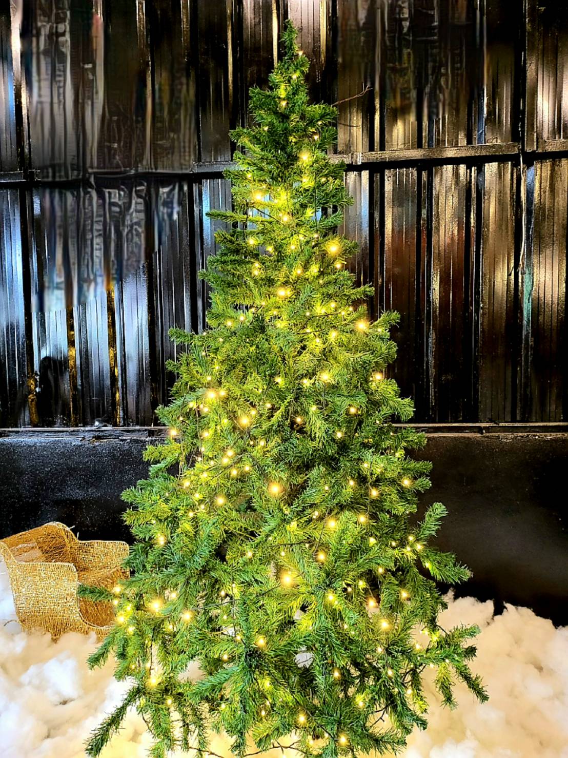 ต้นคริสต์มาสปลอมตกแต่งใหม่ล่าสุดในปี2023