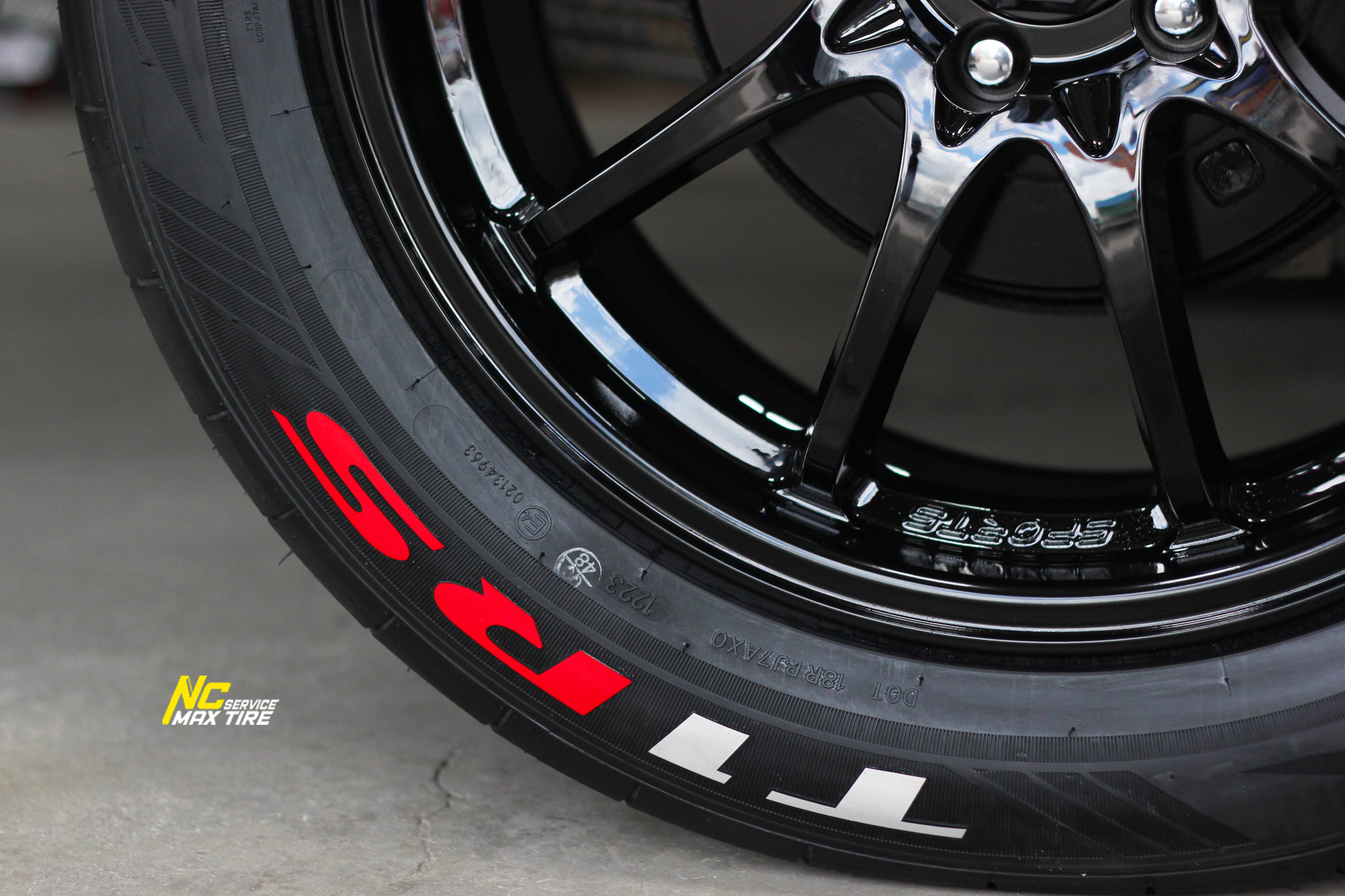 Toyota Hilux Revo / ล้อแม็กขอบ18 / Cosmis / RG-08 / ล้อแม็กสีดำเงา Super Black / 18x8.5 5H114.3 ET35 / T1RS / 255/50R18