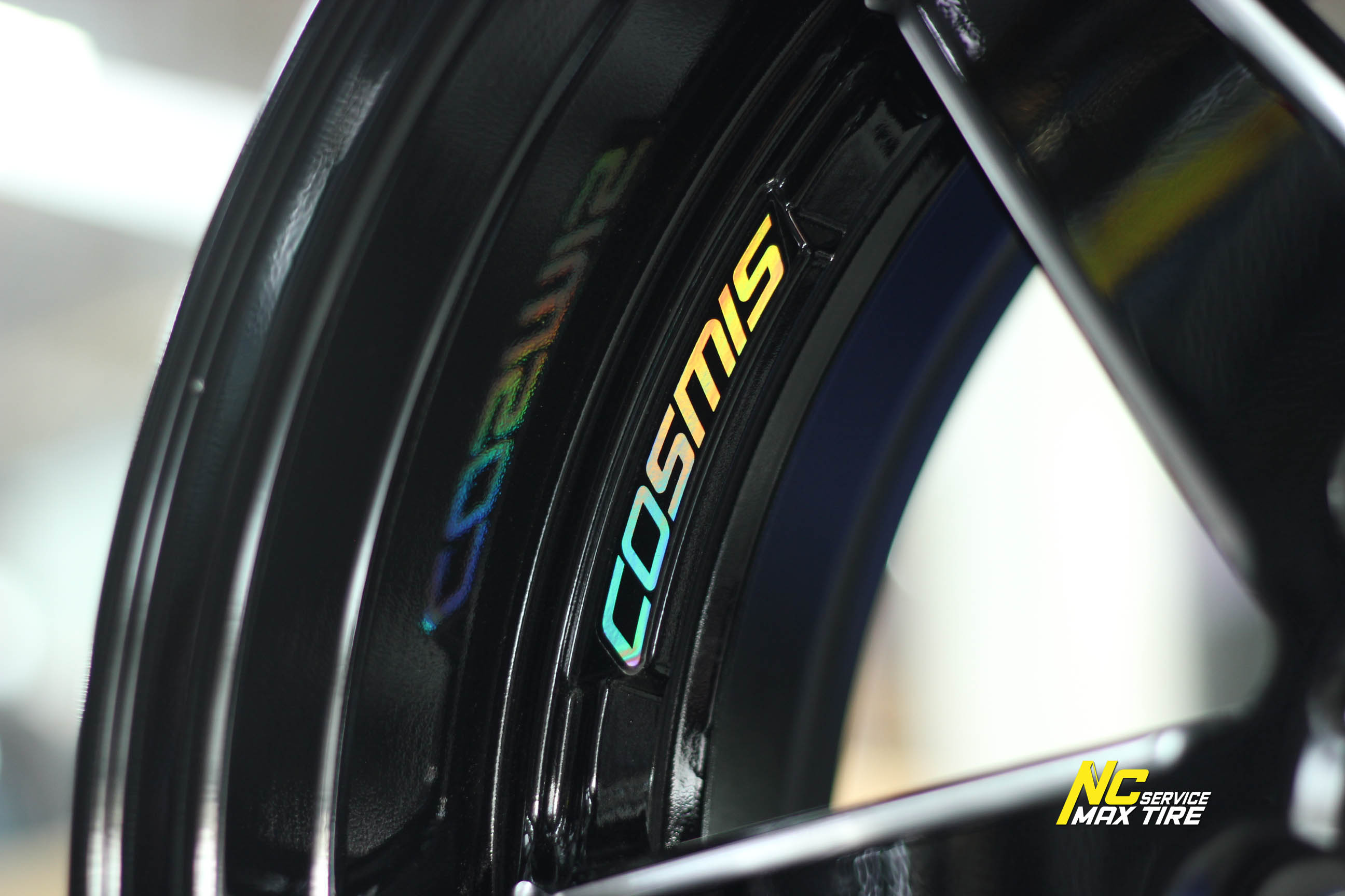 ล้อแม็กขอบ18 / รถกระบะ / Cosmis Type-R Revolution / ดำข้างก้านCNCเงา / 18x8.5 6H139.7 ET25