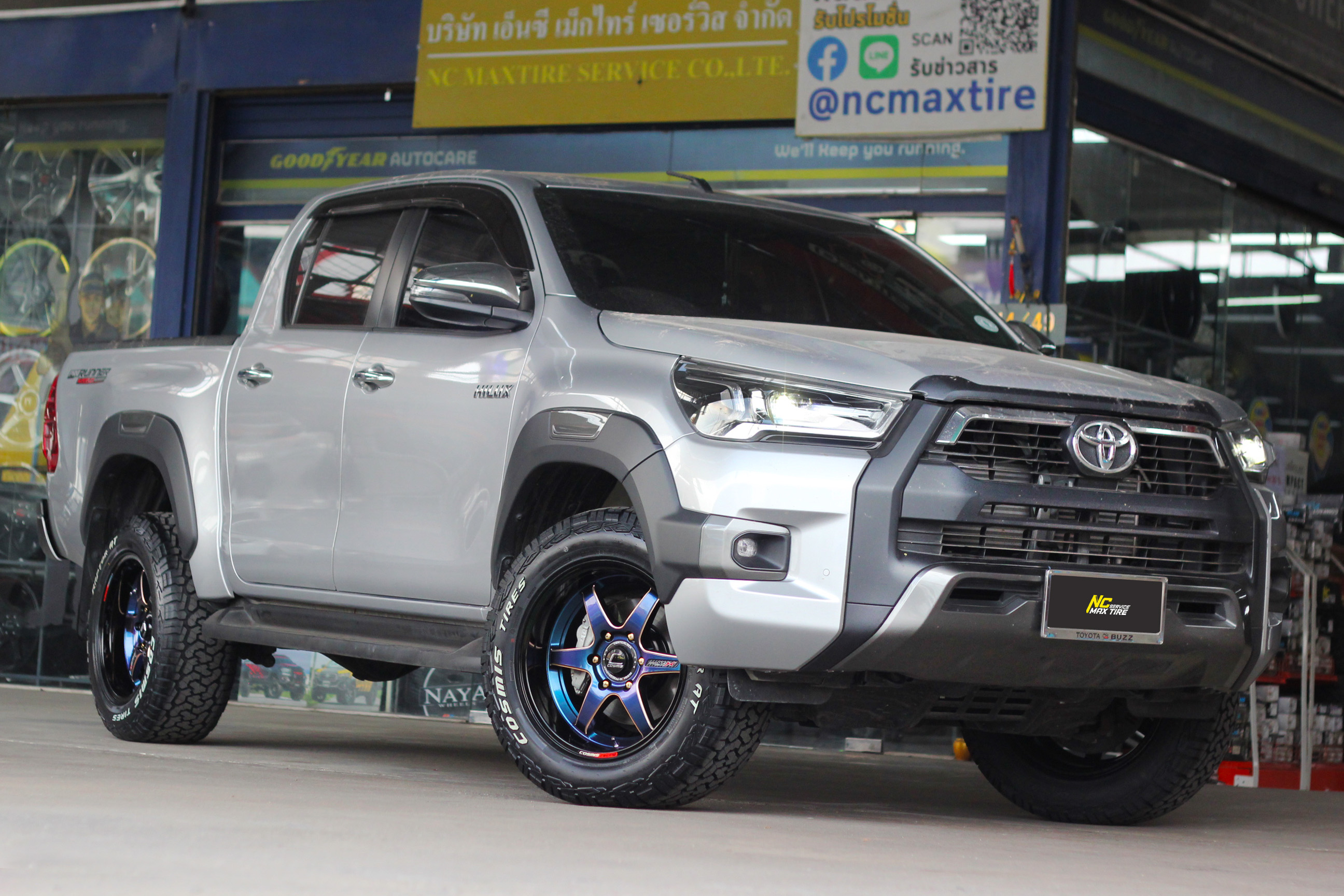 Toyota Hilux Revo / กระบะตัวสูง / ล้อแม็กขอบ18 / Cosmis / RT-X / 18x9.5 6H139.7 ET15 / Raptor AT / 265/60R18 / Custom Color