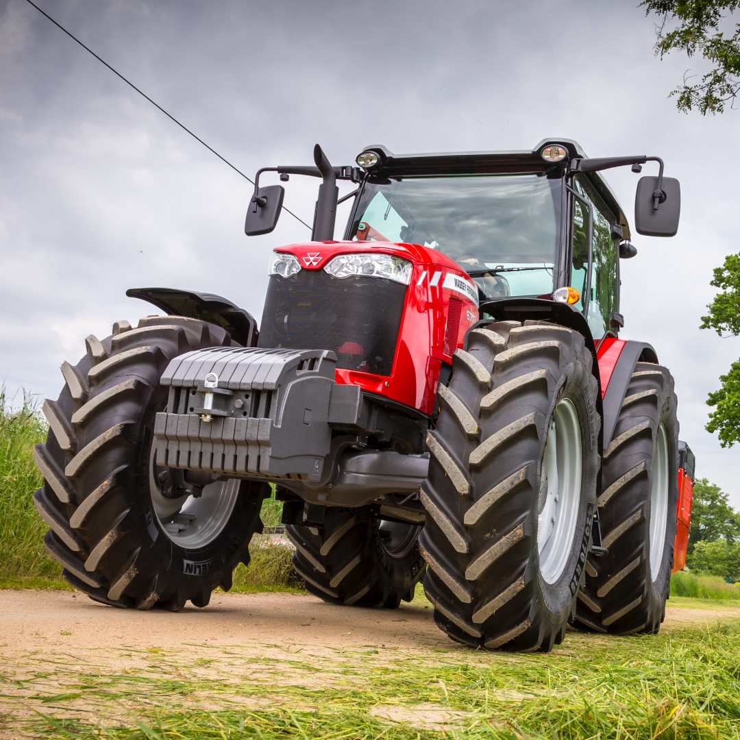 รถไถ แทรกเตอร์ 122 แรงตู้แอร์ แมสซี่ย์ ระเบิดดินดาษ รถไถใหญ่ ไถอ้อยสบาย