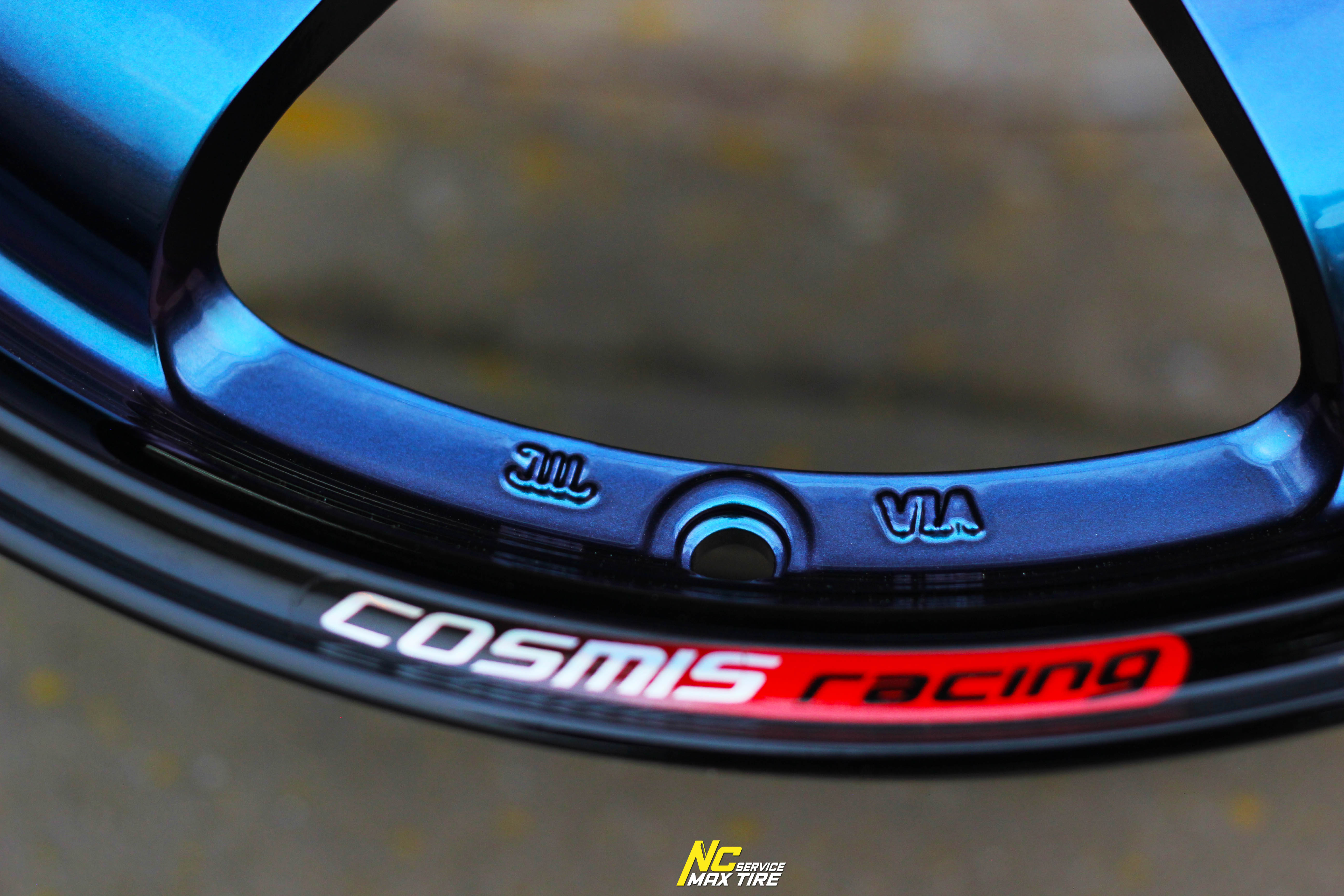 ล้อแม็กสวยๆ / ล้อแม็กขอบ18 / Cosmis / RG-06SR / ล้อแม็กสีพิเศษ / 18x9.0 6H139.7 ET0 / Custom Color / Power Blue / ล้อแม็กสำหรับรถกระบะตัวสูง / SUV / PPV