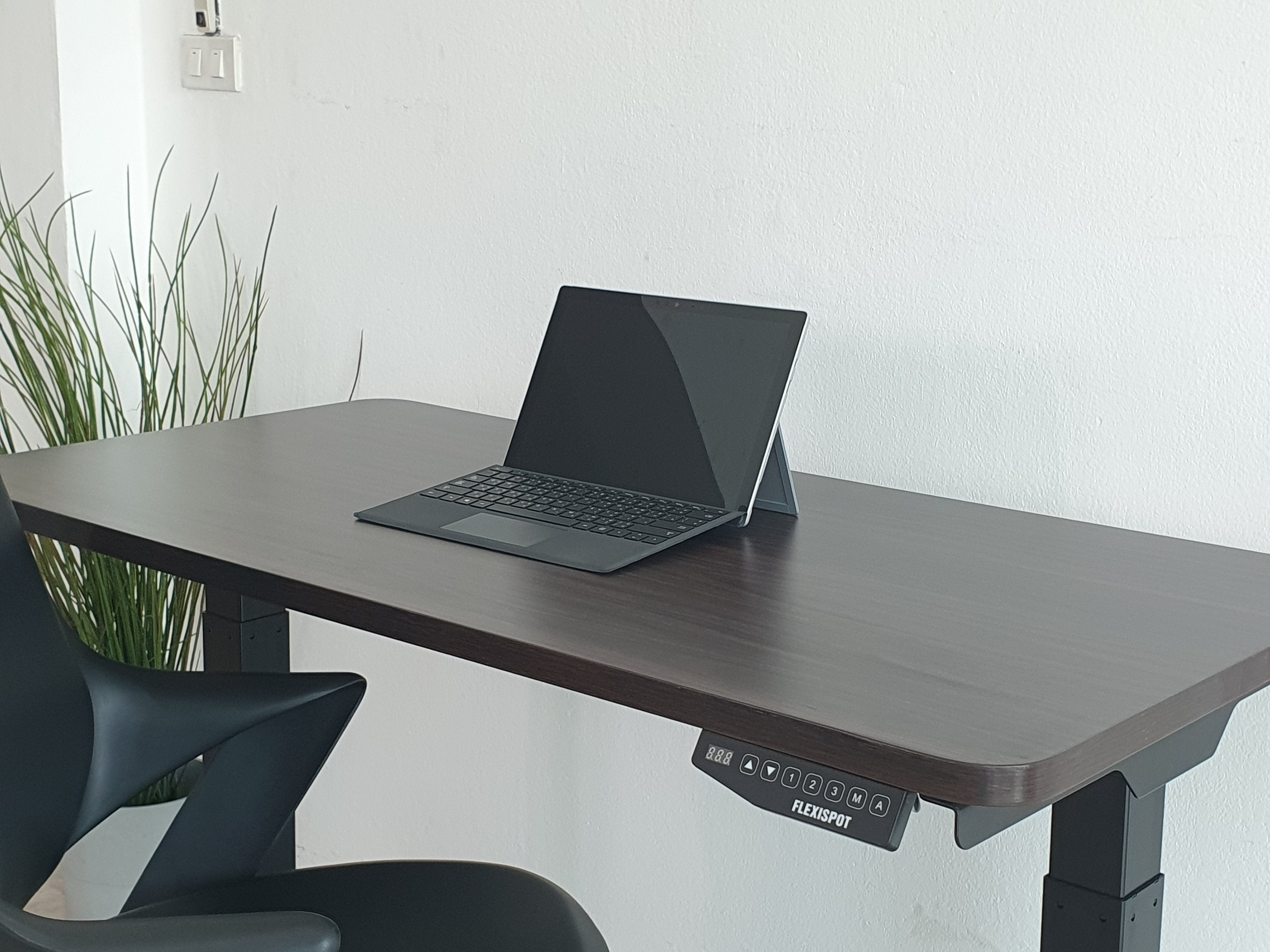 FlexiSpot by Essen 3-Stage Dual Motors Electric Height Adjustable Desk (E3) with Table Top Laminated MDF (Rectangular-Shaped)