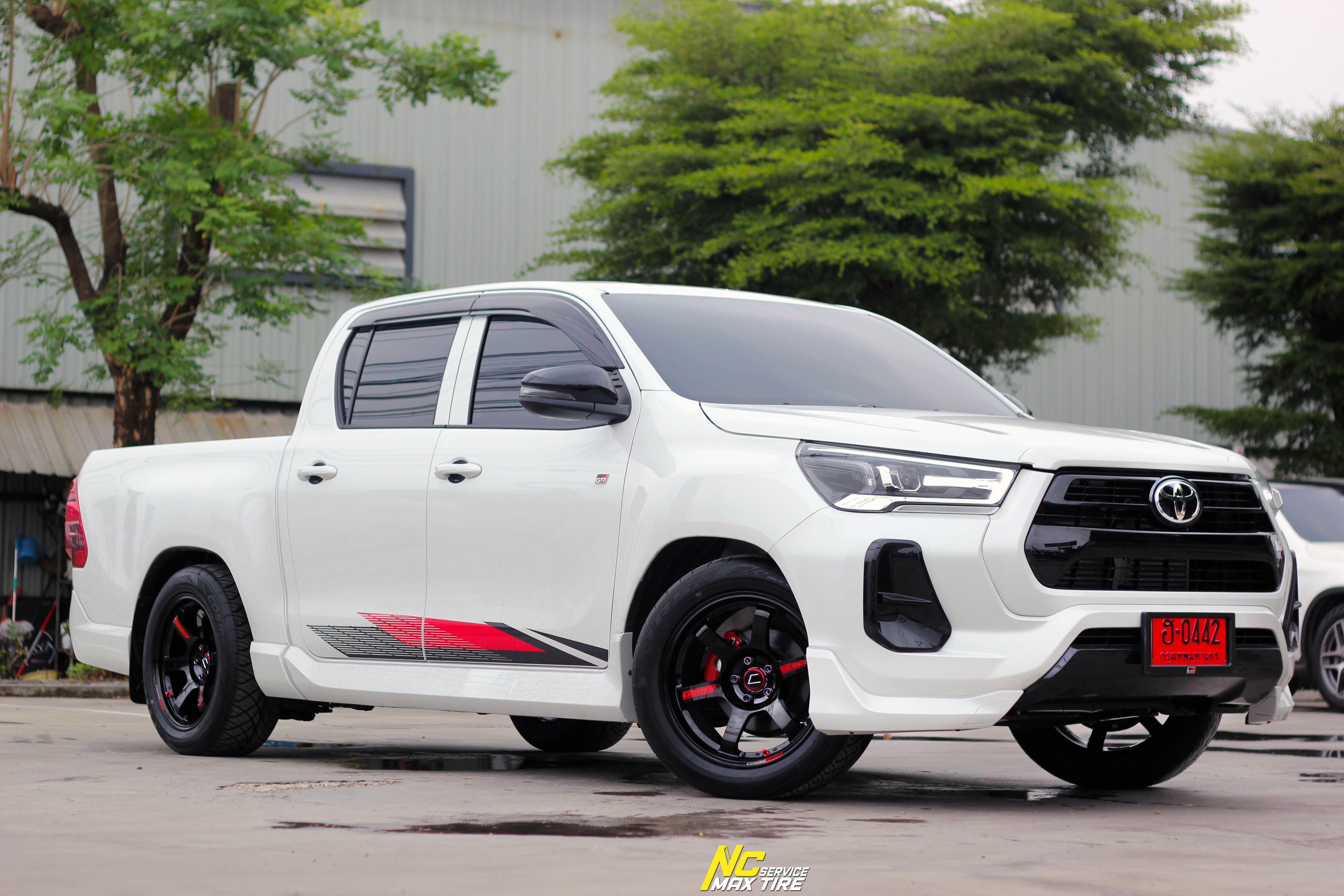 Toyota Revo / Z-Edition / GR-Sport / ล้อแม็กสวยๆ / ล้อแม็กขอบ18 / ล้อแม็กสำหรับรถกระบะตัวเตี้ย / Cosmis / RG-06SR / 18x9.0 5H113 ET0 / ล้อแม็กสีดำเงาพิเศษทั้งวง+หยอดตัวหนังสือแดง+เพลท / DeepBlack / Custom Color / T1RS / 255/50R18 / NC