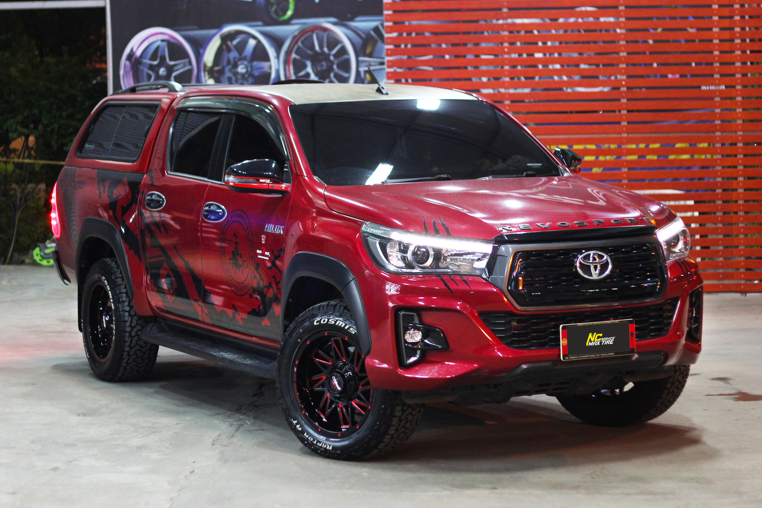 Toyota Hilux Revo Rocco / ล้อแม็กขอบ18 / Cosmis / Devil / SPIN-82 / 18x9.0 2X130H139.7 ET0 / สีดำCNCข้างก้านแดง+CNCตัวหนังสือ / Raptor AT / 265/60R18 / OffRoad