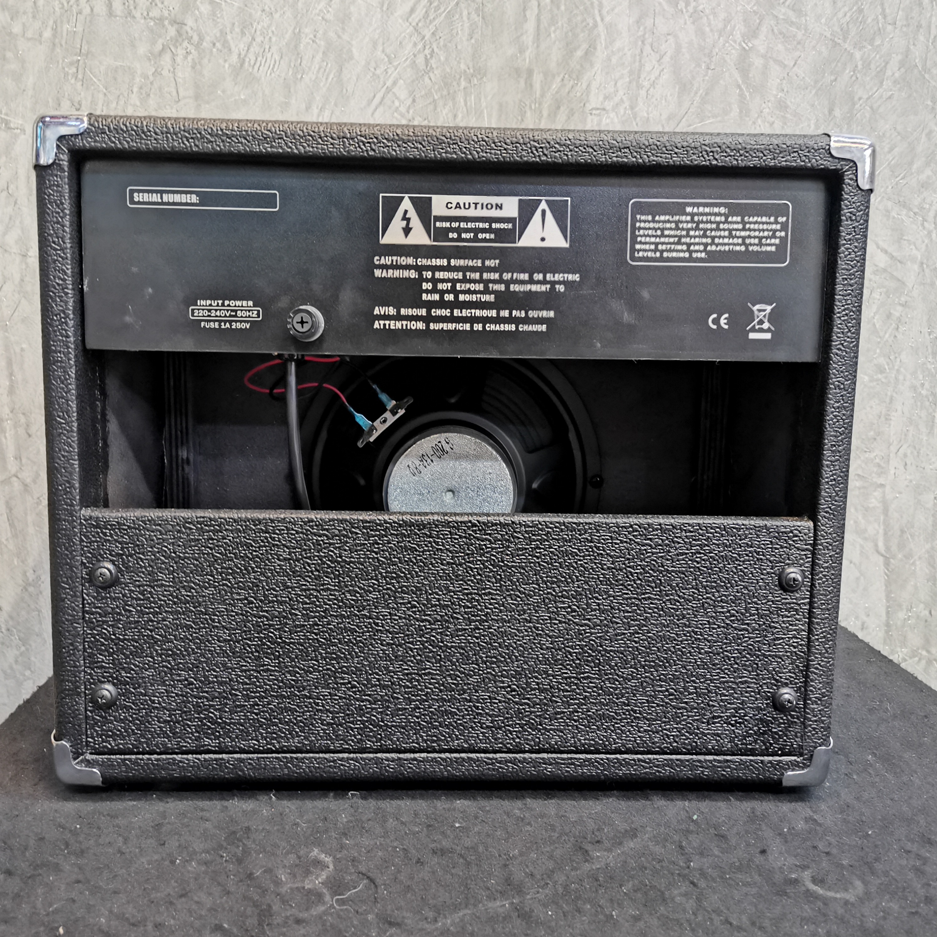 Quake GA-30R แอมป์กีตาร์ไฟฟ้า