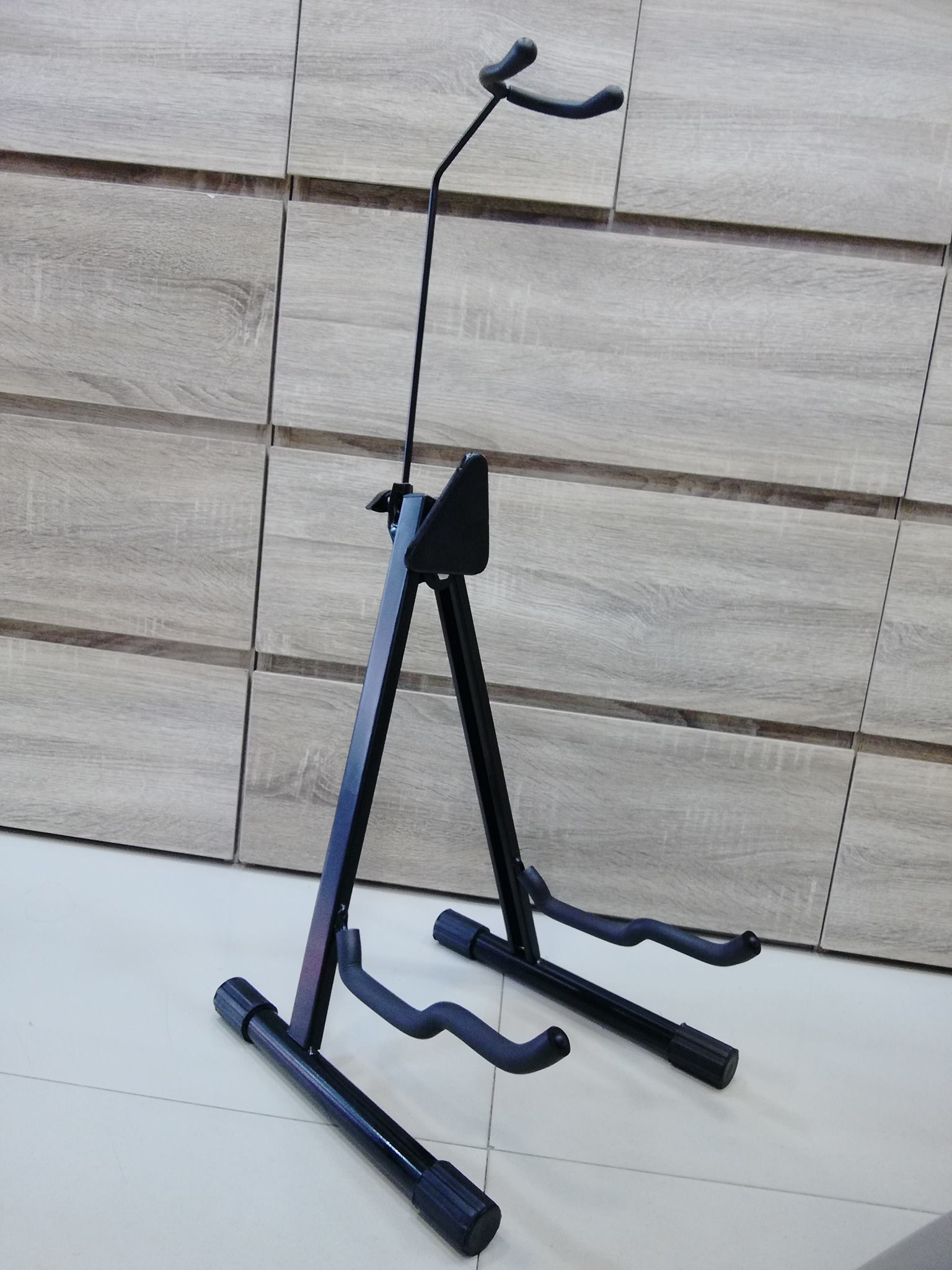 ขาตั้งกีต้าร์โปร่ง แบบมีแกนรับคอ