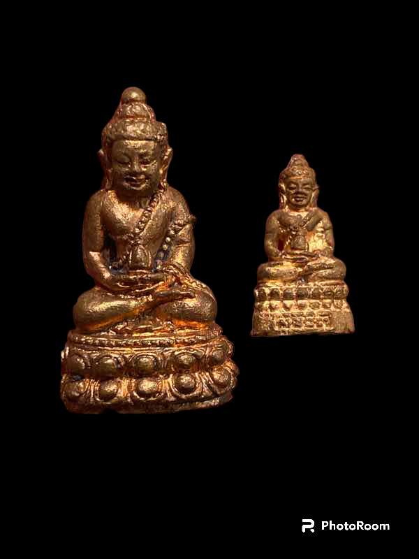 พระกริ่งคู่ชีวิต รุ่นหนึ่งในแผ่นดิน นวะโลกุตระธรรม เนื้อโสฬสมหาจักรพรรดิ์ธาตุเหล็กไหล หลวงปู่หมุนร่วมปลุกเสก