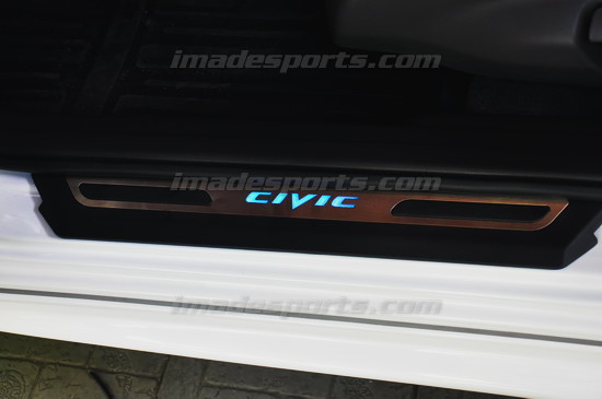 กาบบันได Civic สปอร์ตพร้อมแถบเรืองแสง