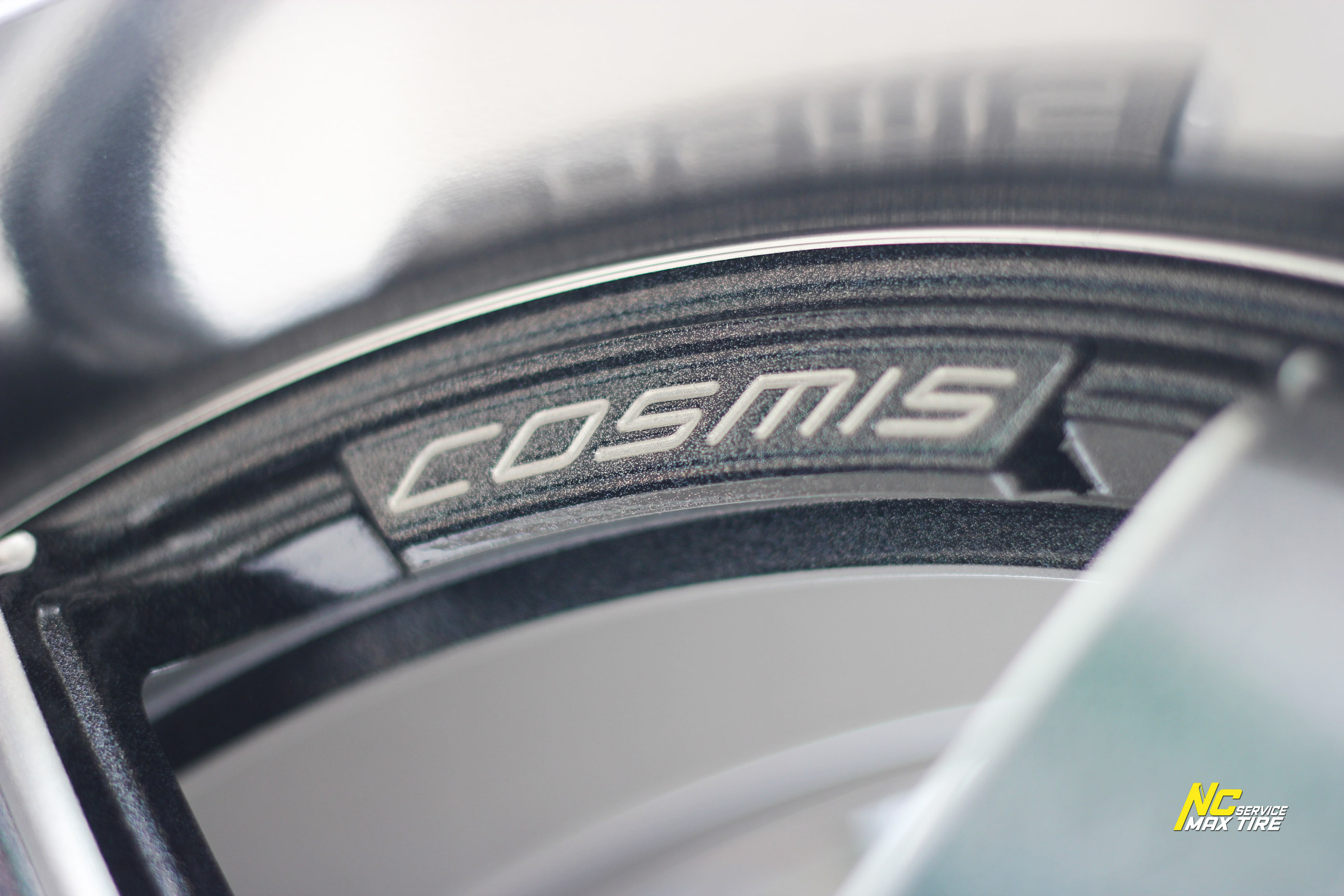 ล้อแม็กขอบ18 / Cosmis Type-R Revolution / สำหรับกระบะ / 18x9.5/10.5 6H139.7 ET25/30 / สี Power Silver Galaxy