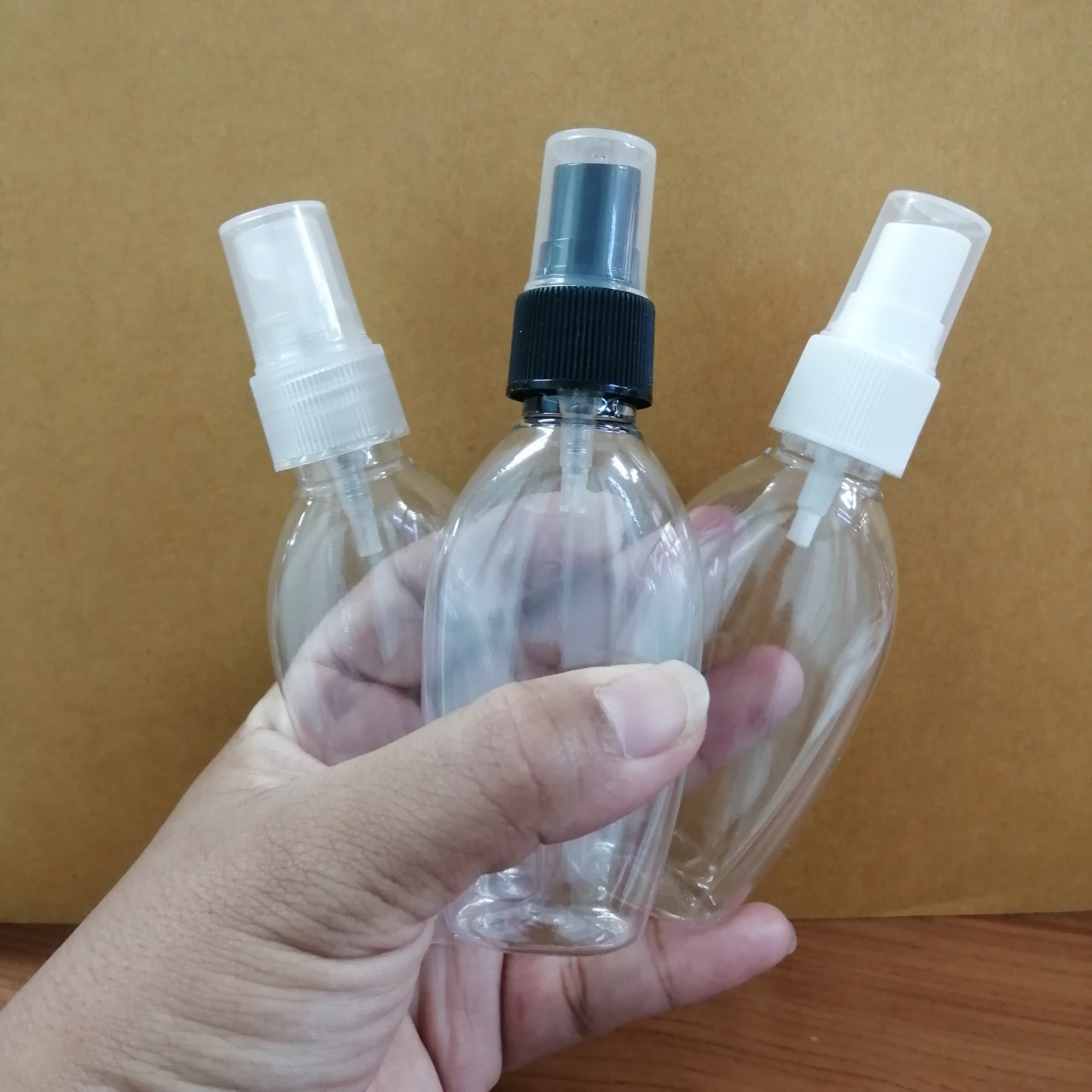 ขวดพลาสติก ขนาด50ml พร้อมหัวสเปรย์ มีหัวให้เลือกถึง3สี ของพร้อมส่งจำนวนมาก
