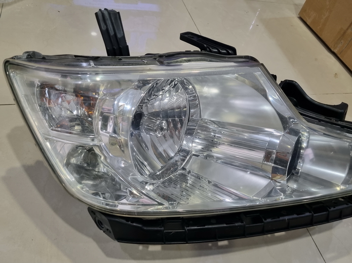 โคมไฟหน้า Honda STEP WGN SPADA ข้างขวา มือสอง