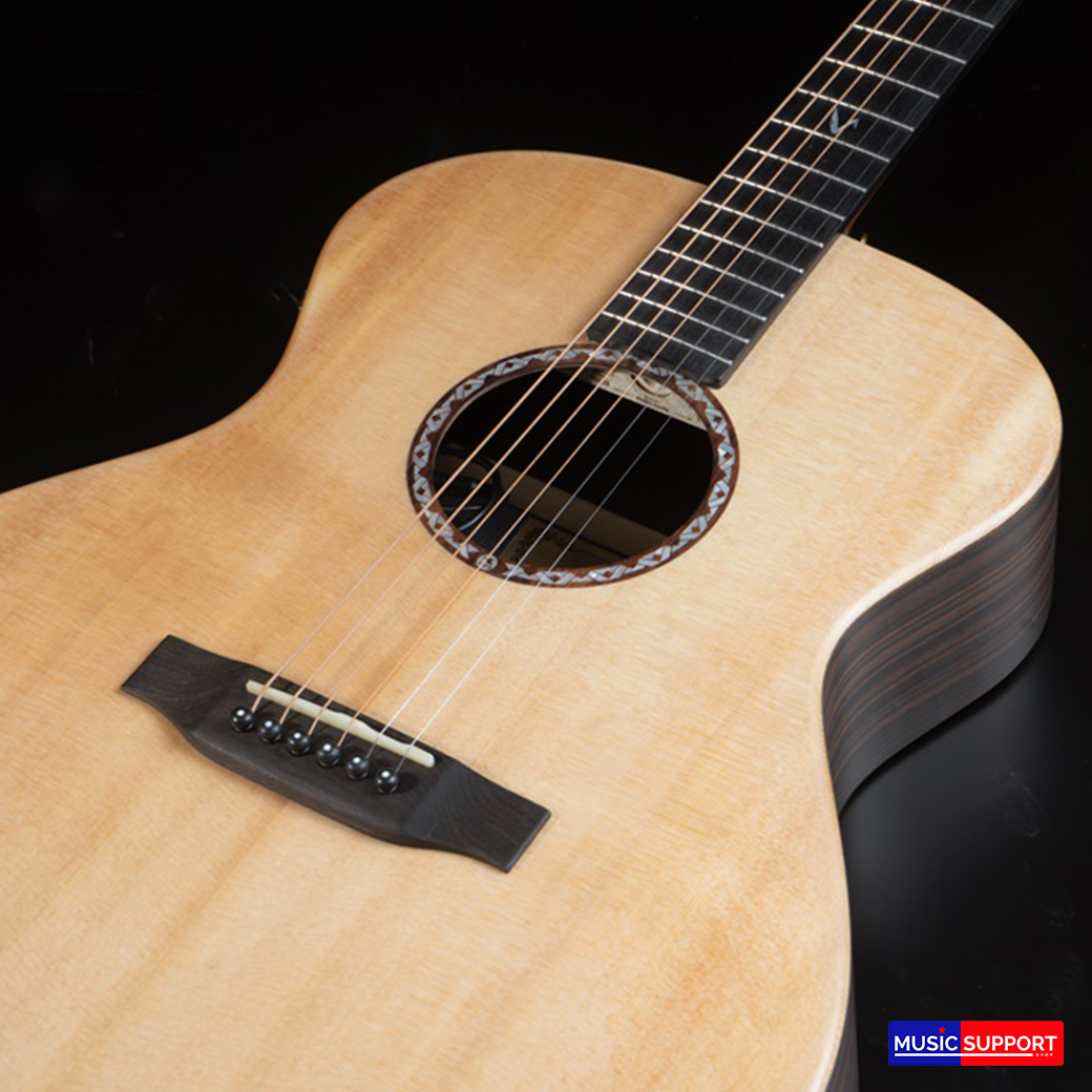 Kazuki กีต้าร์โปร่งไฟฟ้า Vicino Series ไม้ HPL Ebony ทรง GA ปิ๊กอัพ Transacoustic +กระเป๋า (AKZ-VN-EGA1)