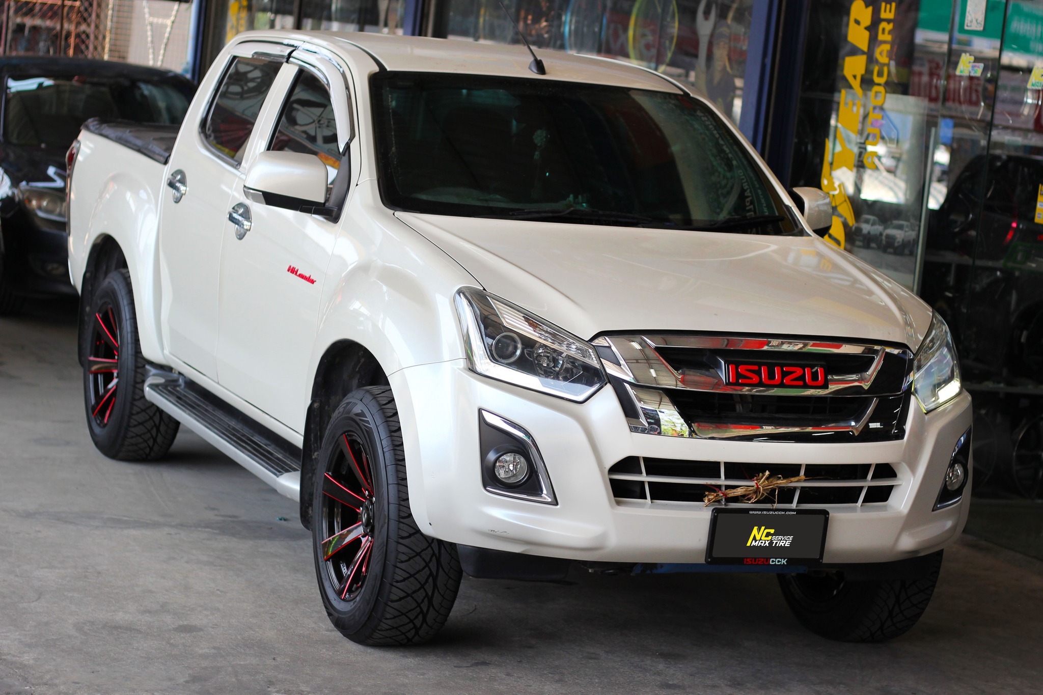ISUZU D-MAX / ล้อแม็กขอบ18 / ล้อแม็กสำหรับรถกระบะ / Cosmis / FATTAH SPORT-VIP / 18x9.0 6H139.7 ET25 / T1RS / 265/60R18 / SUV / PPV / NC