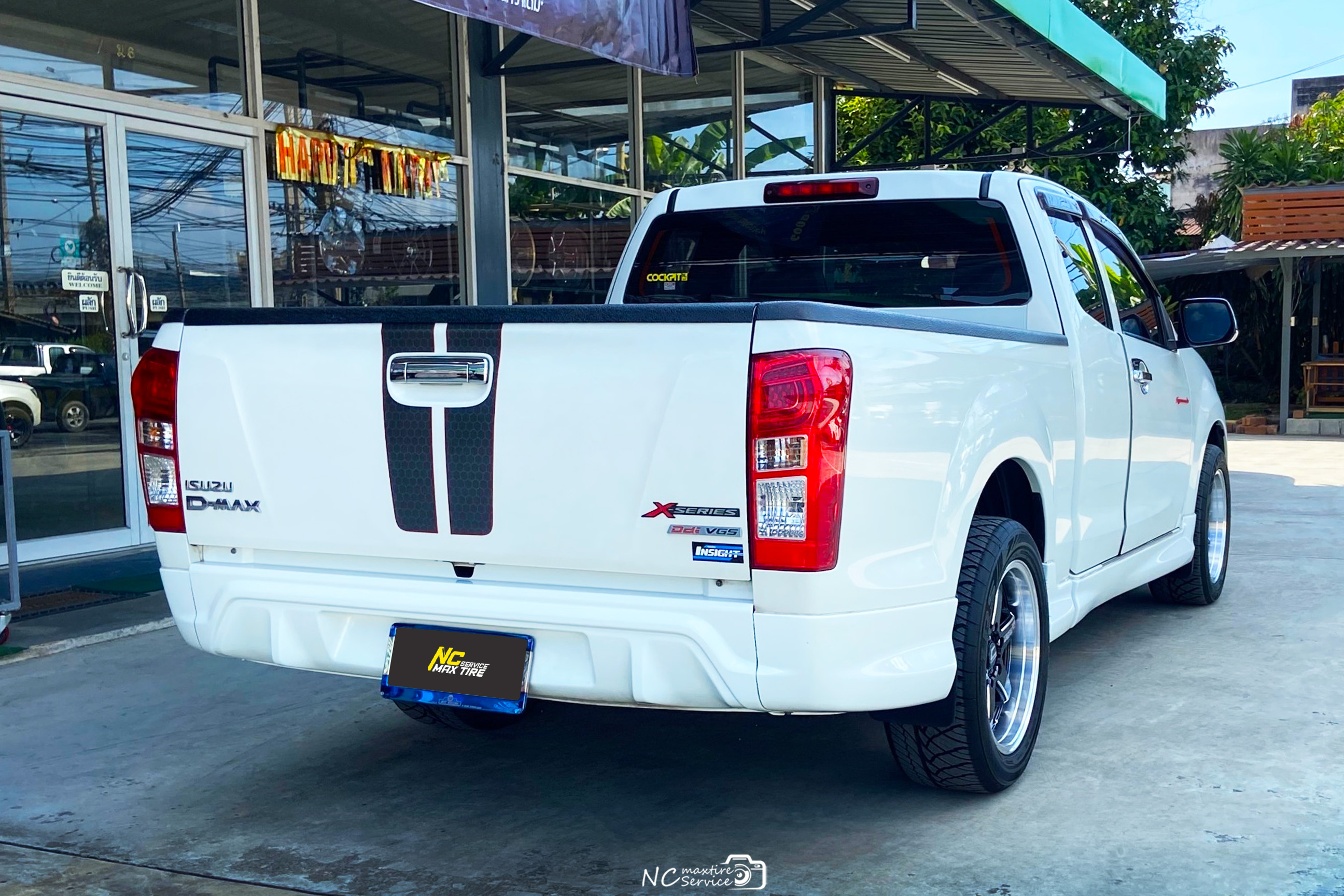 Isuzu Dmax ตัวเตี้ย / ล้อแม็กขอบ18 / Cosmis / Type-R / Revolution / ล้อแม็กสีดำขอบเงาCNCข้างก้าน+เพลทไทเท / 18x8.5 6H139.7 ET25 / T1RS / 255/50R18