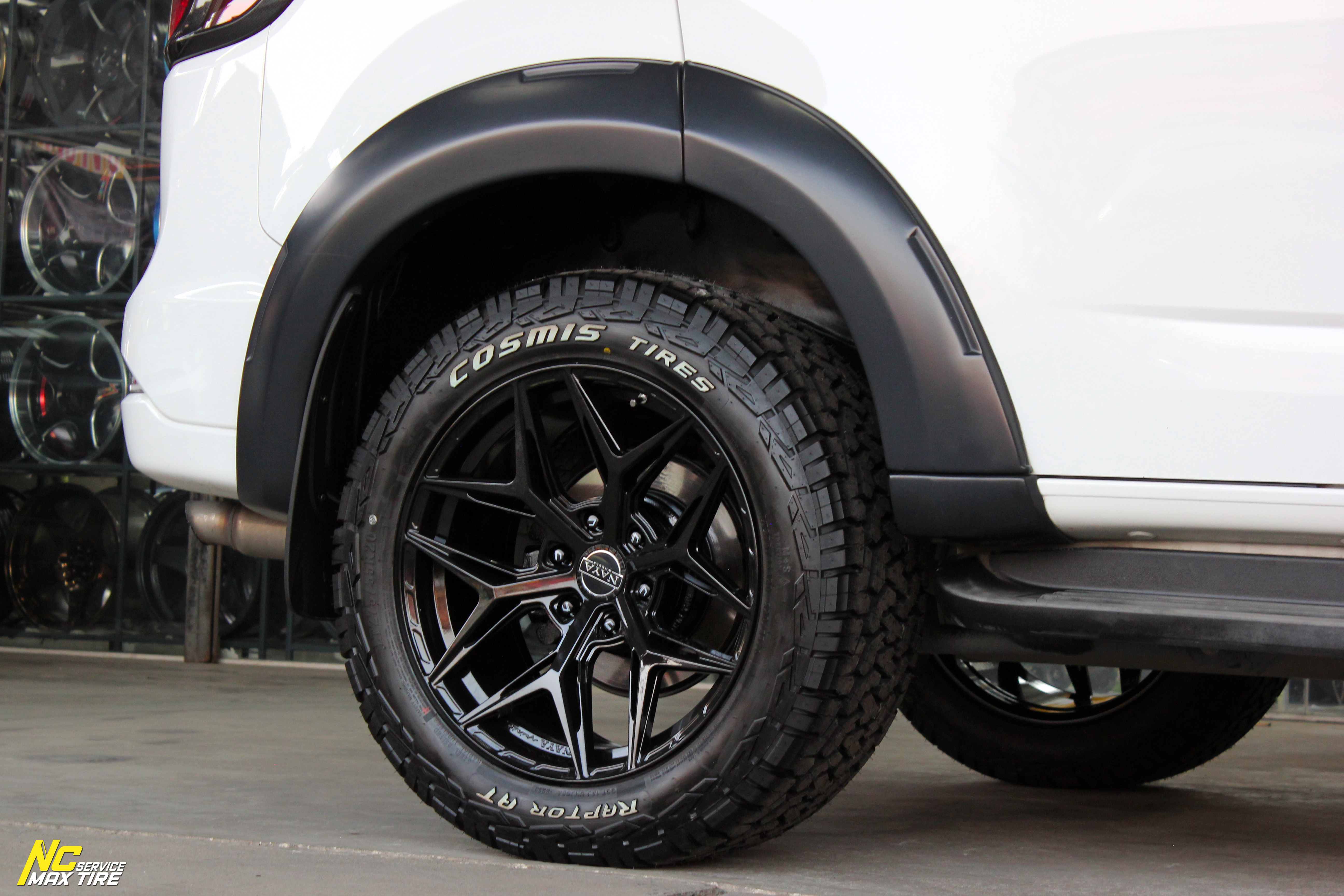 CHEVROLET TRIBRAZER / ล้อแม็กขอบ20 / Cosmis / NAYA / ALPHA-F6 / 20x9.5 6H139.7 ET22 / ล้อแม็กสีดำเงาทั้งวง / Raptor AT / 275/55R20