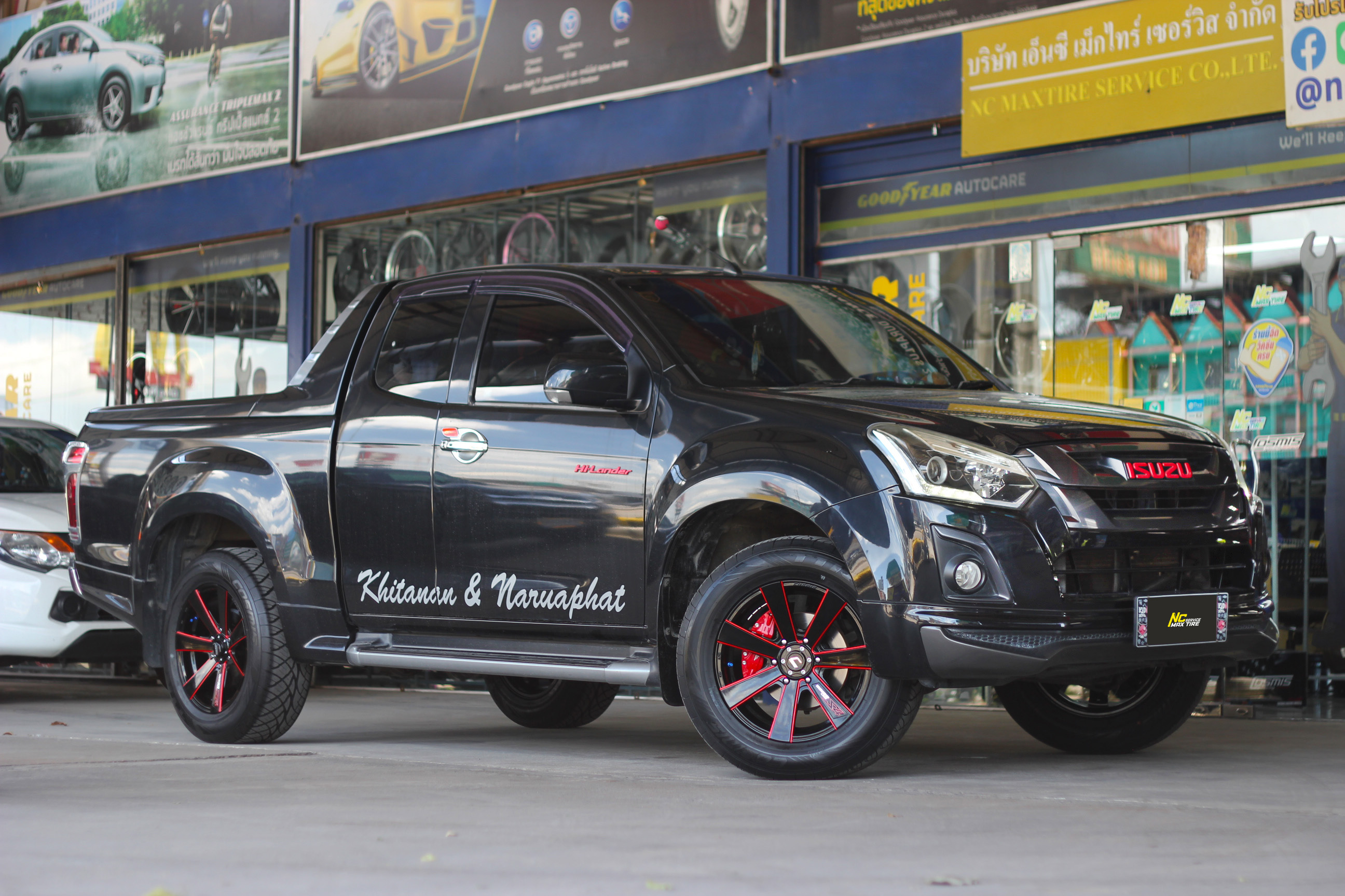 Isuzu D-max ตัวสูง / ล้อแม็กขอบ18 / Cosmis / InnerlineS4 / ล้อแม็ก7ก้านทรงใบพัด / ล้อแม็กสีดำCNCข้างก้านแดง / 18x8.5 6H139.7 ET35