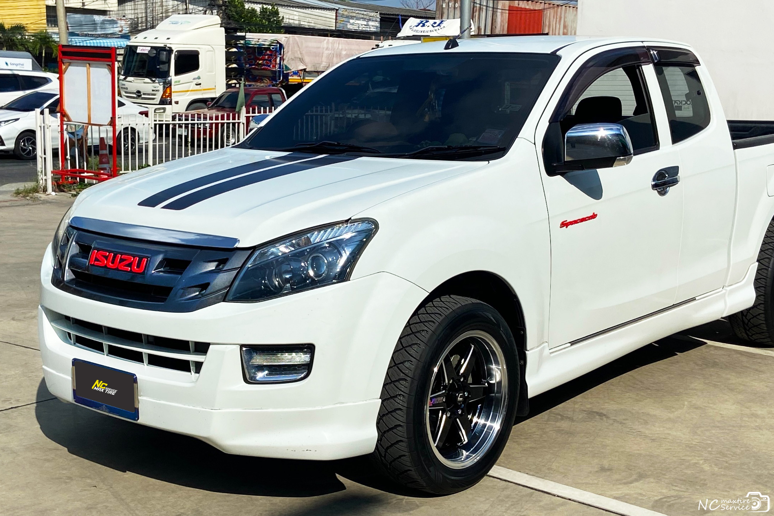 Isuzu Dmax ตัวเตี้ย / ล้อแม็กขอบ18 / Cosmis / Type-R / Revolution / ล้อแม็กสีดำขอบเงาCNCข้างก้าน+เพลทไทเท / 18x8.5 6H139.7 ET25 / T1RS / 255/50R18