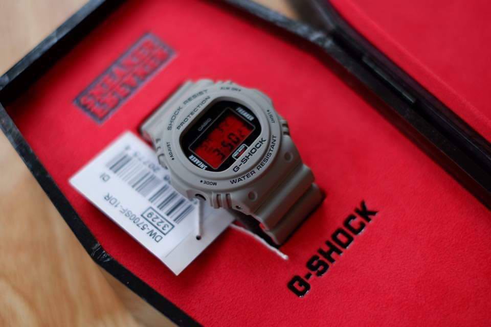 Sneaker Freaker x G-Shock DW-5700SF-1แพ๊กเกจโลงศพ Limitedที่มีเพียง100เรือนในโลกมีขายแต่ในออสเตรเลีย