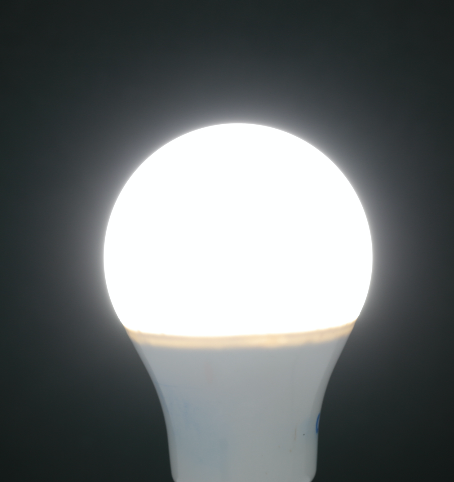 LED A60 Standard หลอดแอลอีดี ขนาด 8-9 วัตต์ แสงขาวเดย์ไลท์ และแสงเหลืองวอร์มไวท์ (20,000 ชั่วโมง)