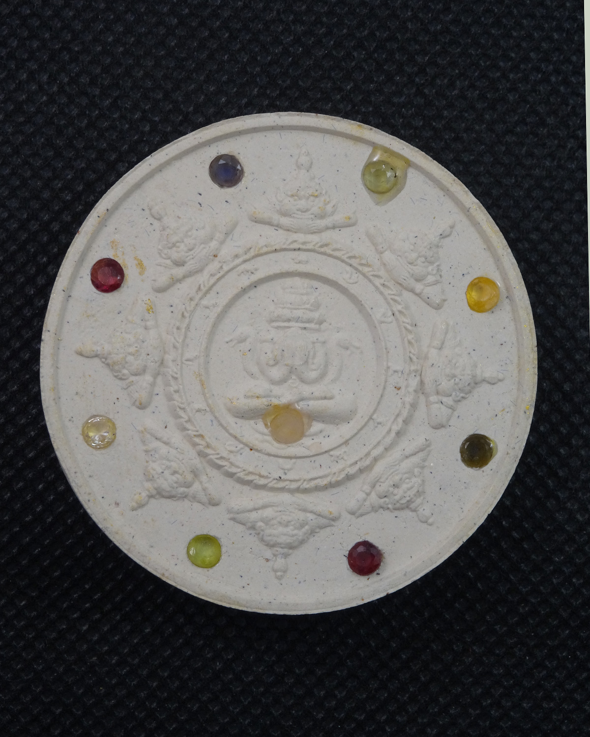 จตุคามรามเทพ รุ่น"อัญมณีเสริมดวง" อาจาย์มนัส วัดทุ่งจันดำ เนื้อขาว