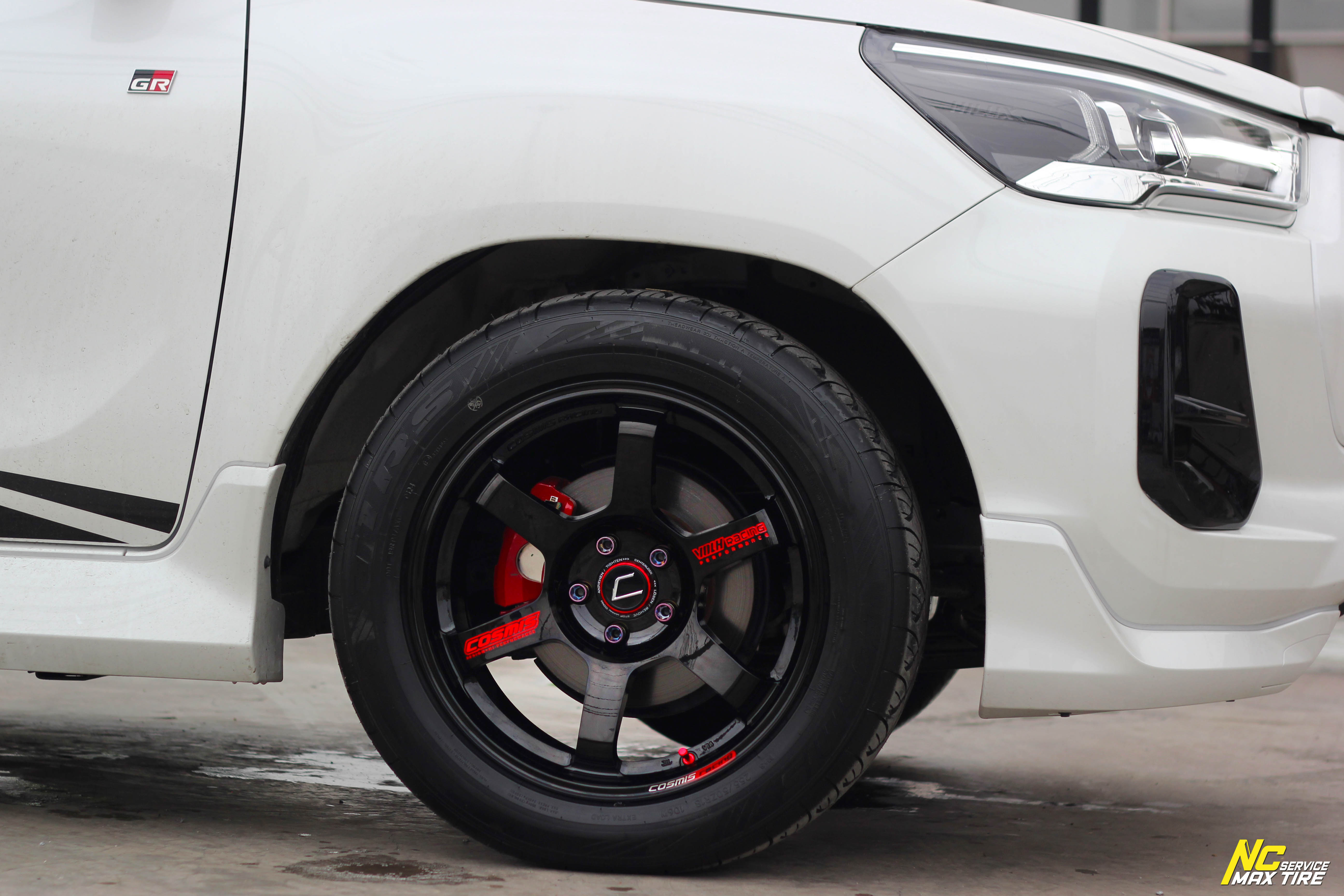 Toyota Revo / Z-Edition / GR-Sport / ล้อแม็กสวยๆ / ล้อแม็กขอบ18 / ล้อแม็กสำหรับรถกระบะตัวเตี้ย / Cosmis / RG-06SR / 18x9.0 5H113 ET0 / ล้อแม็กสีดำเงาพิเศษทั้งวง+หยอดตัวหนังสือแดง+เพลท / DeepBlack / Custom Color / T1RS / 255/50R18 / NC