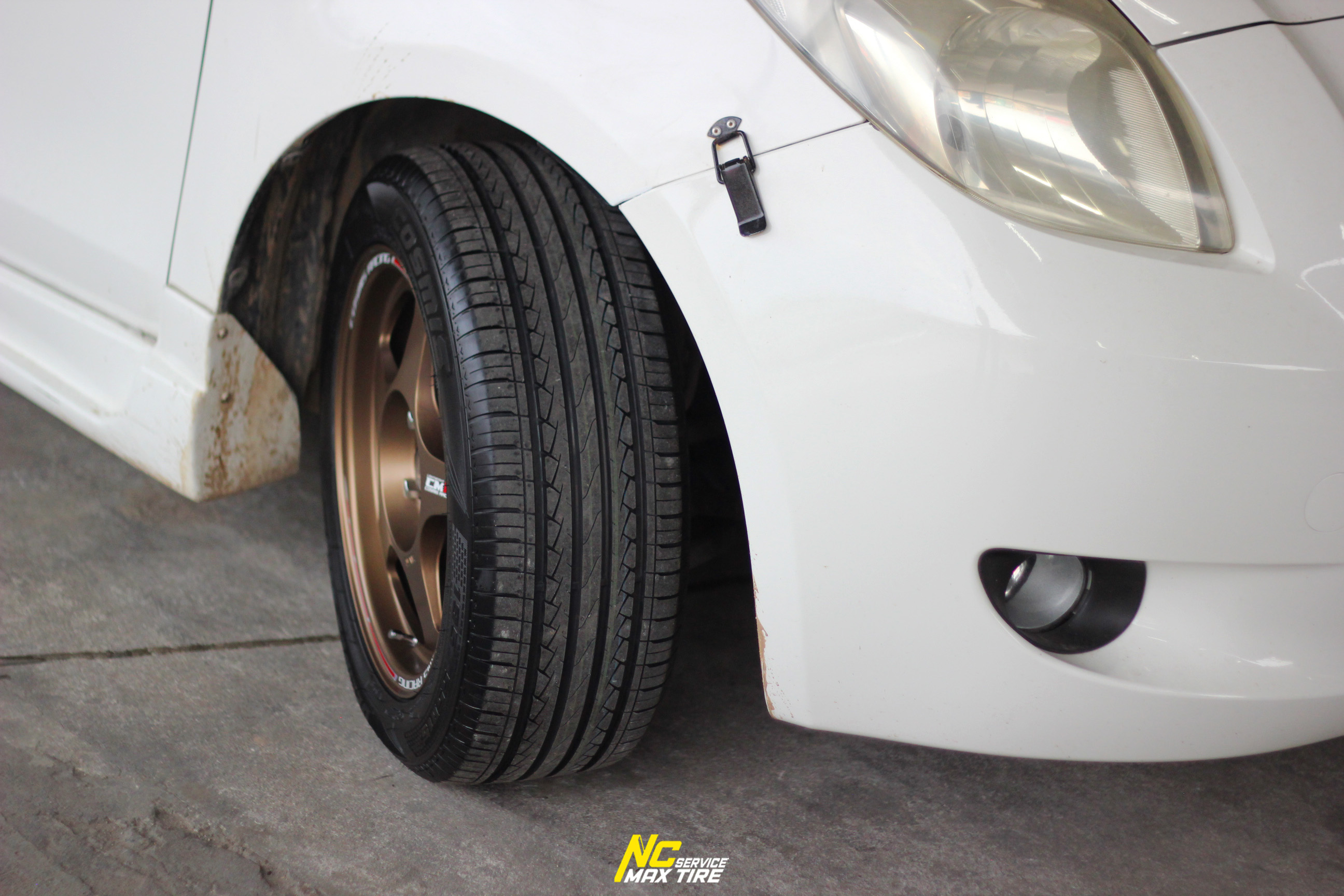 Toyota Yaris / ล้อแม็กขอบ15 / Cosmis / CMR / ล้อแม็กสีน้ำตาลด้าน / Decibel / DR1 / 15X7 4H100 ET35 / 195/55R15
