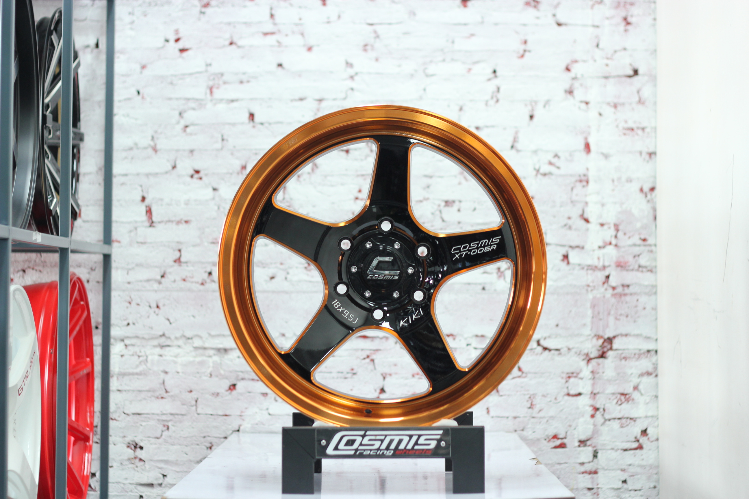 ล้อแม็กขอบ18 COSMIS XT005-R สีดำ ขอบส้ม สำหรับรถกระบะ (ราคา4วง)