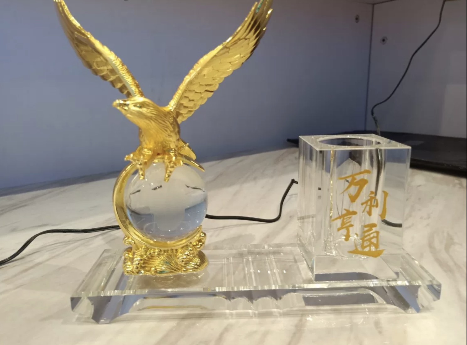 CT029D004 HOMMY ของตั้งโชว์ ของตั้งโต๊ะ ม้า นกอินทรีย์ ใส่ปากกา เหมาะกับเป็น ของขวัญ ของขวัญให้ผู้ใหญ่ present gift