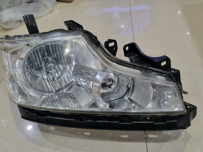 โคมไฟหน้า Honda STEP WGN SPADA ข้างขวา มือสอง