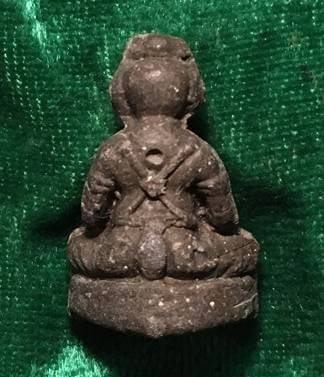 กุมารทองโชคทวี เนื้อผงดินเจ็ดป่าช้า อุดด้วยผงพรายกุมาร หลวงปู่คำบุ วัดกุดชมภู จ.อุบลราชธานี