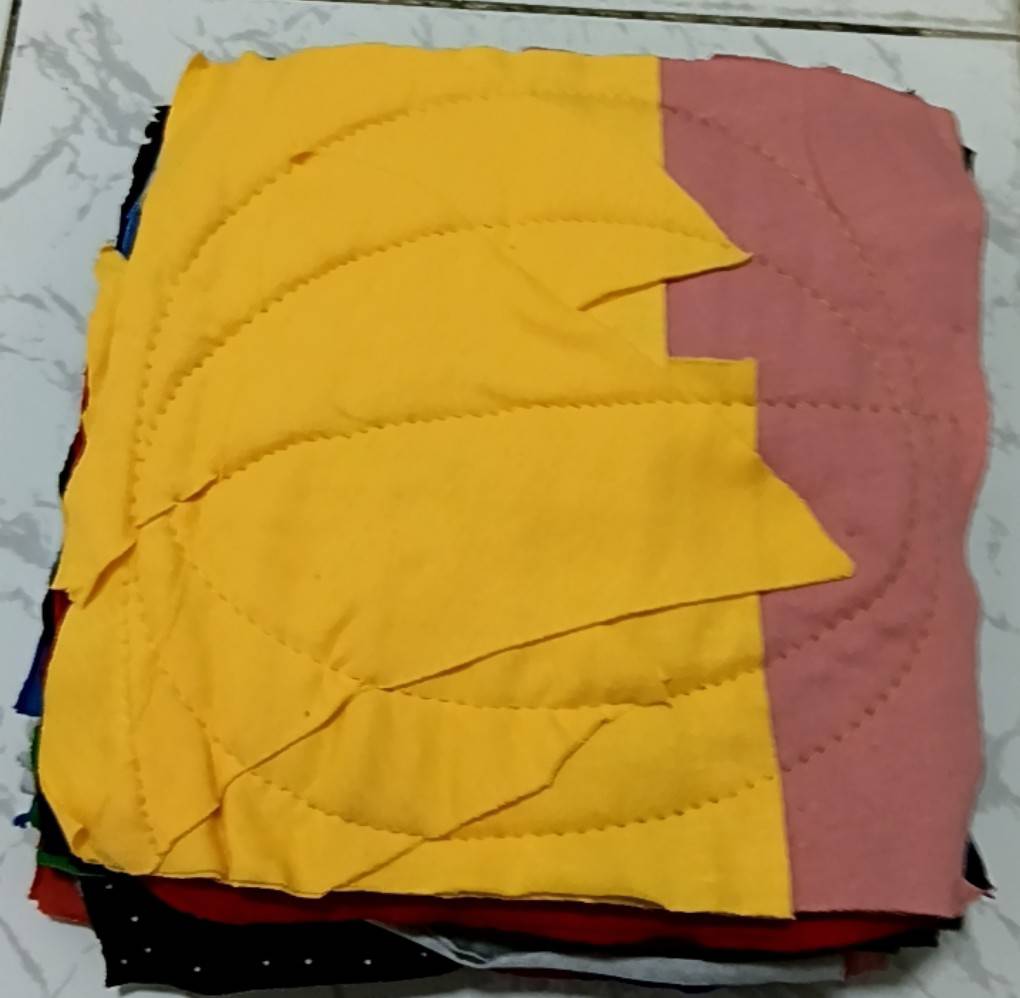 เศษผ้าเย็บวนสี 8"x8"