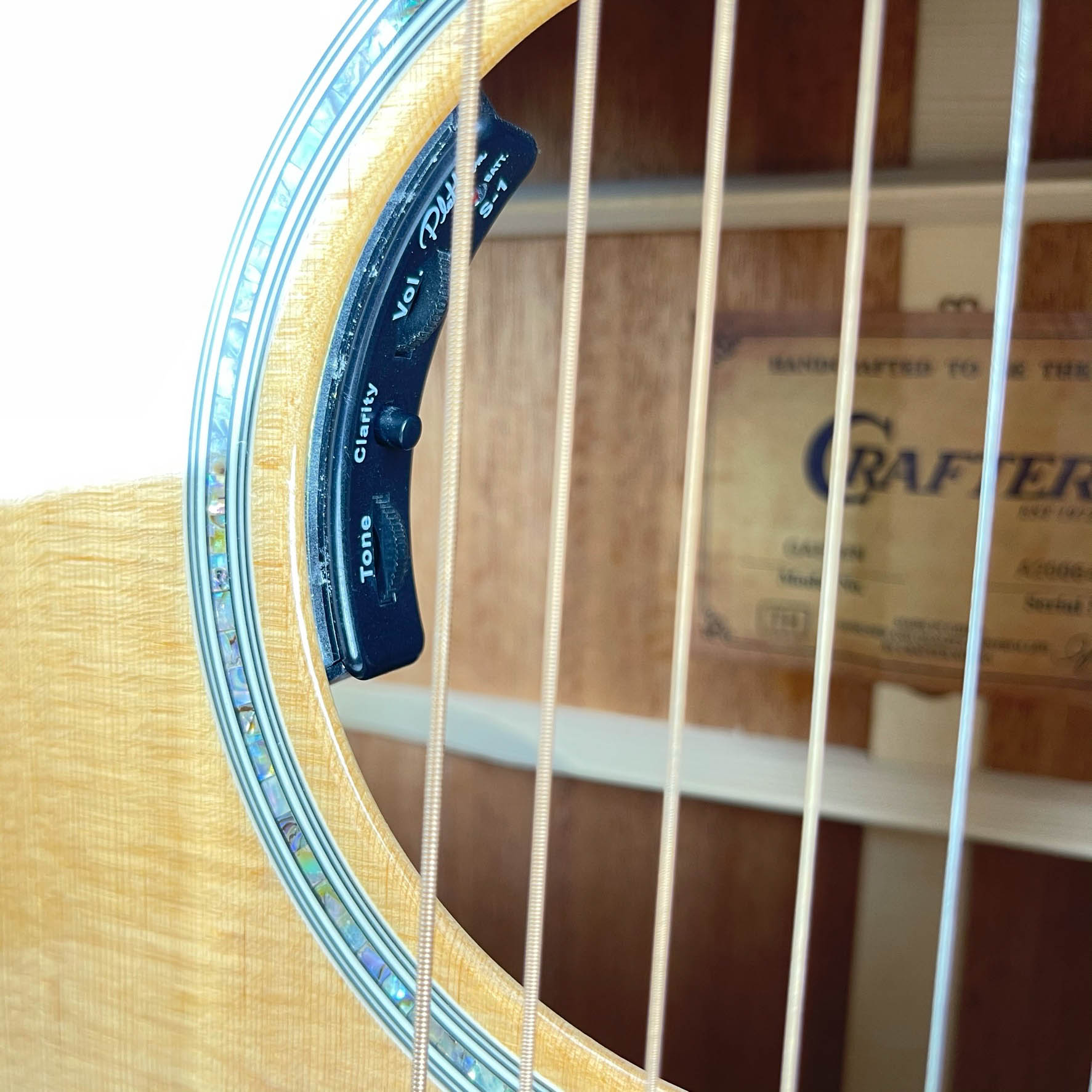 CRAFTER GAE-8 (China) กีตาร์โปร่งไฟฟ้า + กระเป๋า