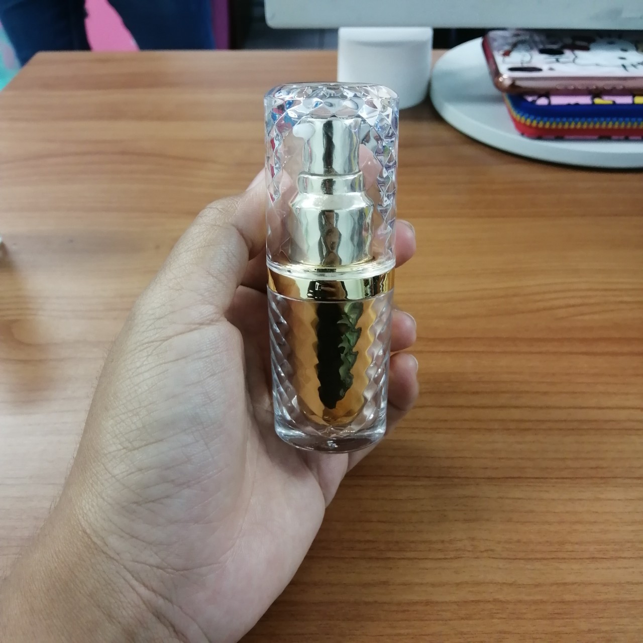 ขวดอะคริลิค ขนาด15ml สูง10.4cm กว้าง2.5cm สีทอง ขวดปั้มเจล ขวดปั้มเซรั่ม ขวดเปล่า มีของพร้อมส่ง จำนวนมาก