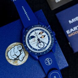 SWATCH X OMEGA Limited Snoopy MOONSHINE GOLD MISSION TO EARTHPHASE (Hunter Moon)