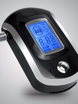 เครื่องเป่าแอลกอฮอล์ AT6000 แบบพกพา สุดยอดเครื่องวัดเซ็นเซอร์ Smart MCU ผลตรวจเสถียรและใช้งานง่ายด้วยปุ่มปฏิบัติการเพียงปุ่มเดียว ดีไซน์สวยงามน่าใช้งาน ผ่านมาตรฐานการตรวจสอบ คุณภาพดี ราคาถูก ผลตรวจการันตี รับประกันศูนย์ไทย 1 เดือน